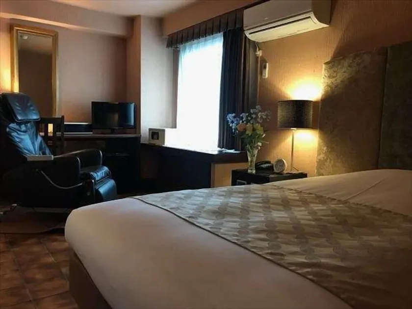 Hotel Urban - Image 1