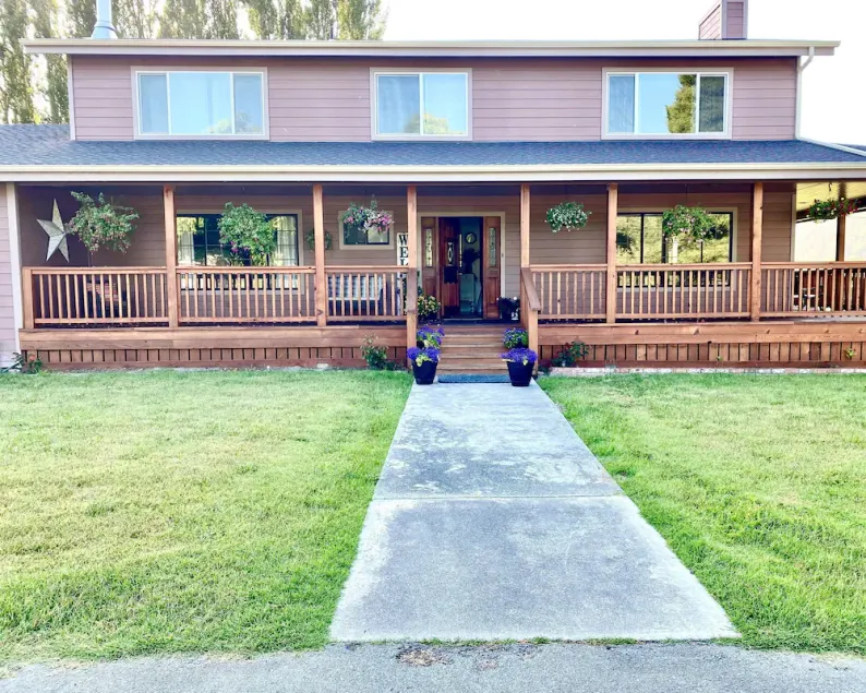FARM HOUSE ON ACREAGE IN THE REDWOODS - Image 1