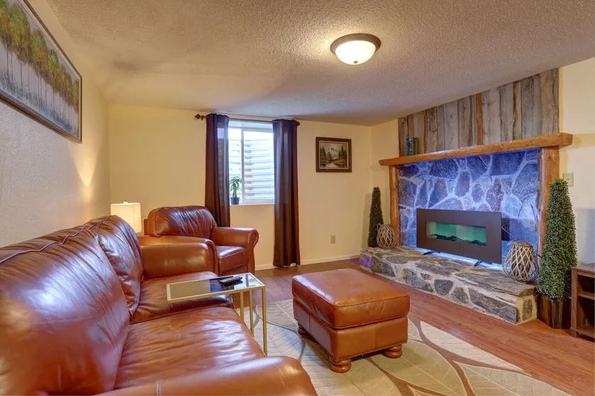 Cozy King Suite + Near Hospital & Downtown + Fireplace - Image 1