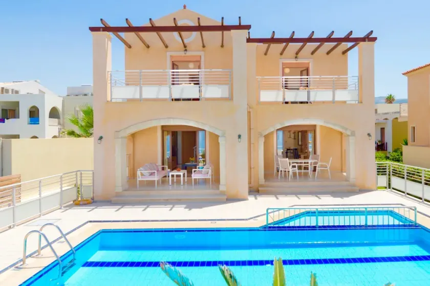 Stunning beachfront villa with 6 bedrooms, private pool and beautiful interiors - Image 1