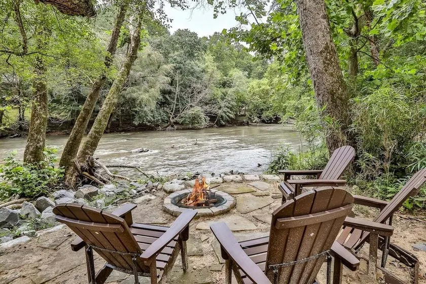 Cabin with terrace, BBQ & hot tub | River view - Image 1