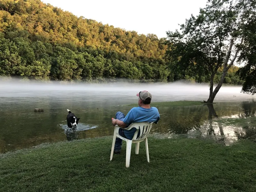 En las orillas del río Whiter, privado con rampa, ideal para reuniones y pesca - Image 1