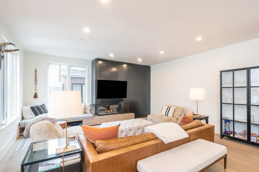 SAN JUAN 103- Newly-Built, Masterfully Finished Jewel near Gondola, Shops, Resta - Image 1