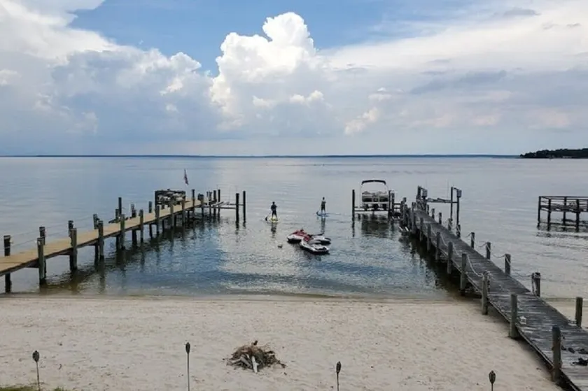 Beach & River Retreat. Spectacular house with private sand beach and hot tub! - Image 1