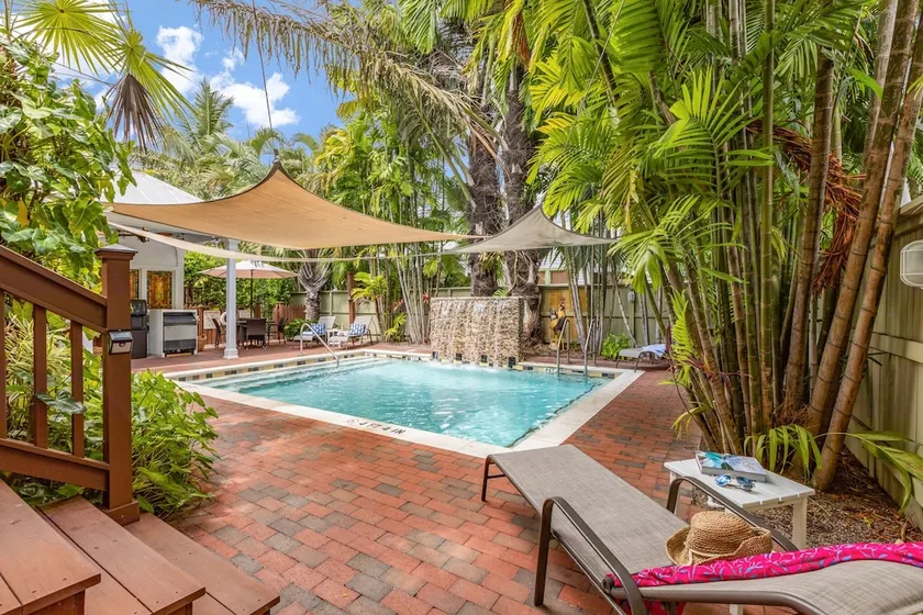 SUGAR PALM SUITE ~ Adult Only, Cozy 1 BR, 1 Ba w/ Kitchen and Community Pool! - Image 1