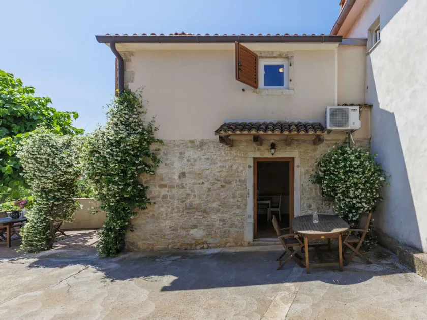 Bellissimo appartamento in villa con piscina, WIFI, A/C, TV, terrazza e animali ammessi - Image 1
