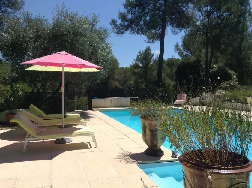 Charmantes Haus mit Pool in einem Pinienwald - Image 1
