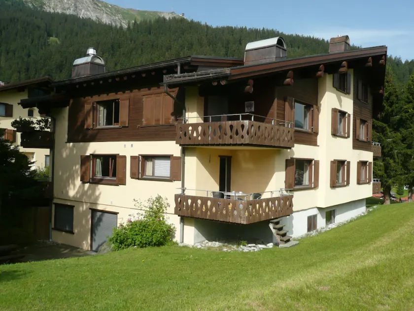 Appartamento 2½ locali in uno chalet con vista mozzafiato di Klosters e sulle montagne. - Image 1