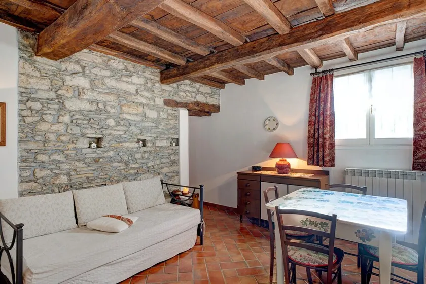 Apartment 'Il piccolo fienile' with Shared Pool, Garden and Wi-Fi - Image 1