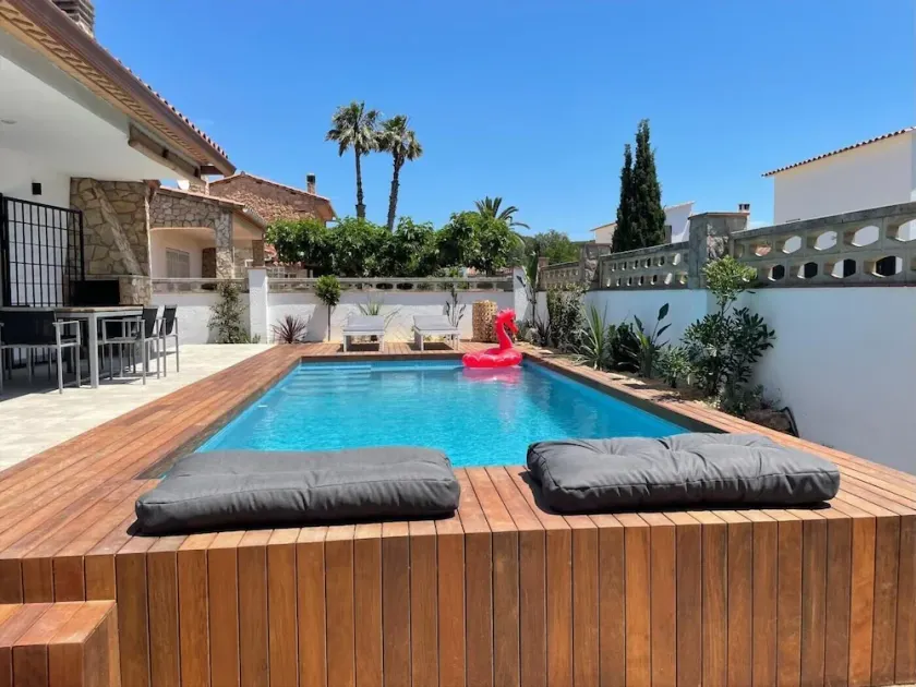Magnificent house with private pool - Image 1
