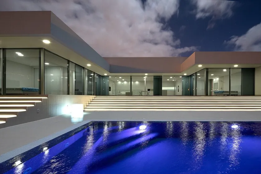 Ferienhaus \"Villa Camacho - Ultra Luxury\" mit Meerblick, Pool und WLAN - Image 1