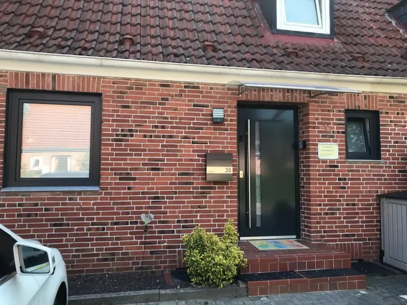 Cozy terraced house with garden for up to 4 people, dogs welcome! - Image 1