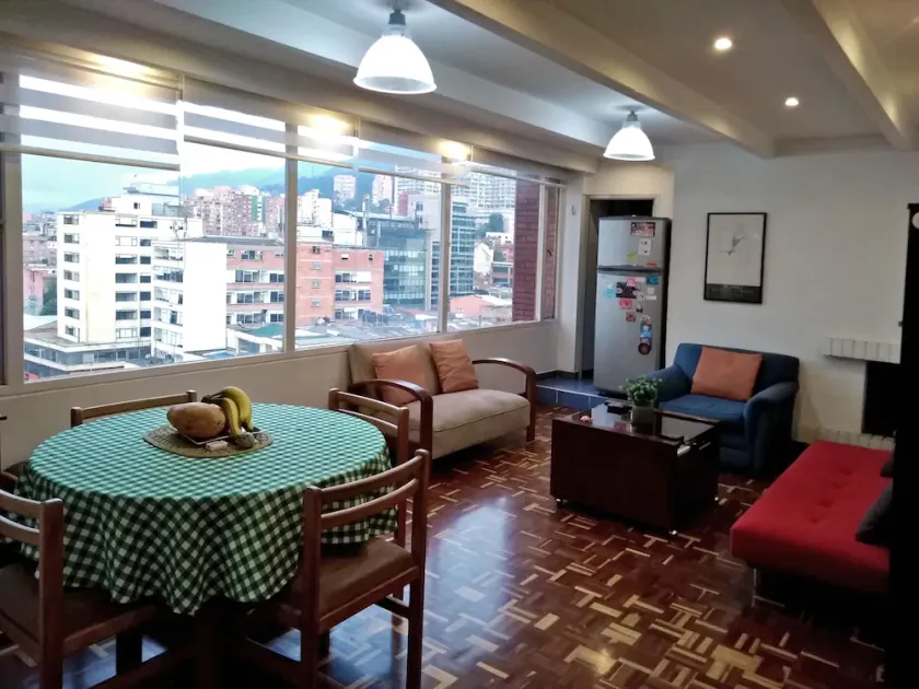 Comfortable, central, bright, great view/Cómodo, central, luminoso, gran vista - Image 1