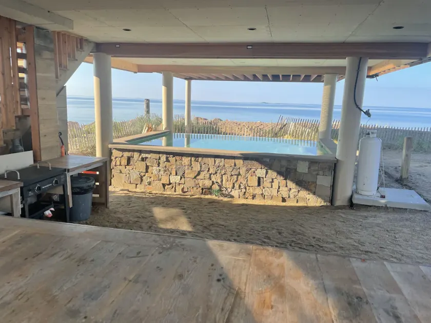 Beachfront home with heated pool - Image 1