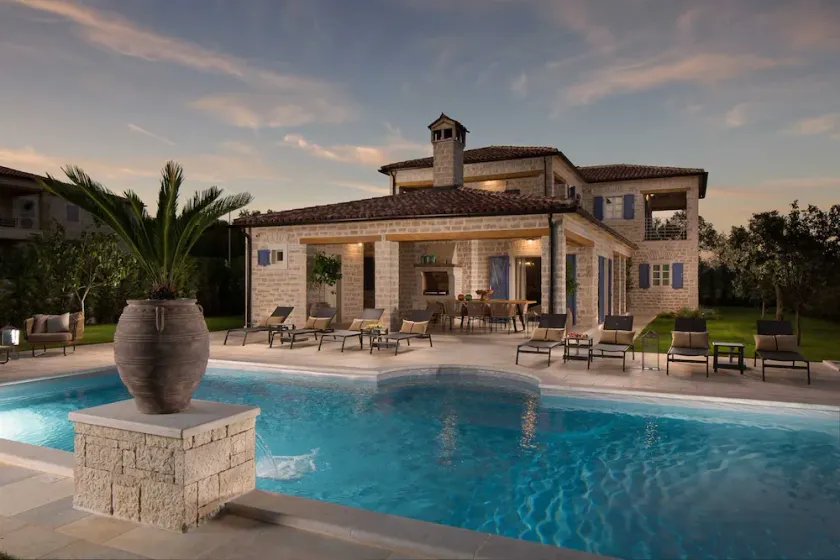 Espaciosa villa con terraza, barbacoa y jardín | Vistas a la piscina | Acepta mascotas - Image 1