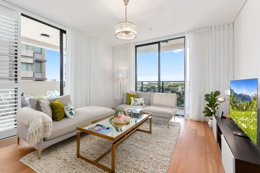 Central Redfern Home with Balcony Escape - Image 1