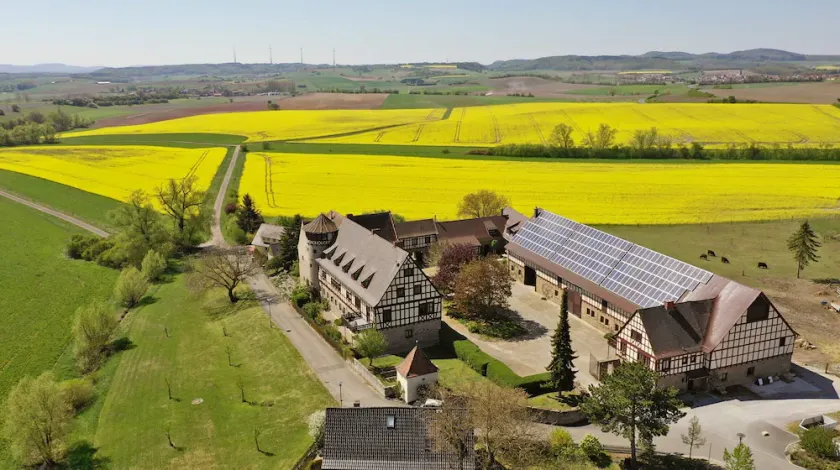 Rittmeister FeWo im historischen Gutshof mit Schwimmbad und Sauna - Image 1