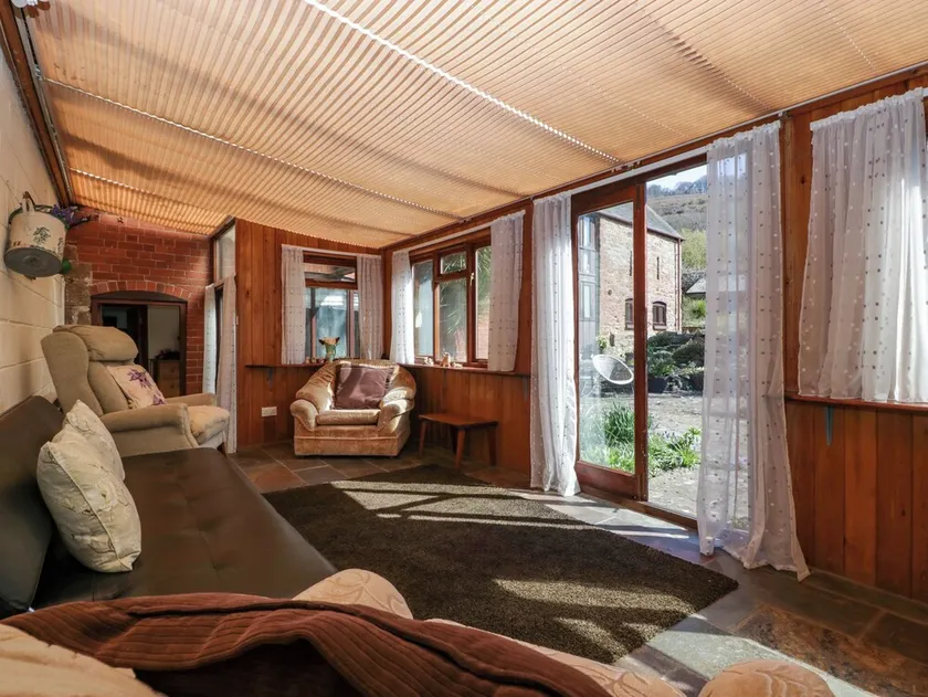 The Cottage at Rocklands Farm - Image 1