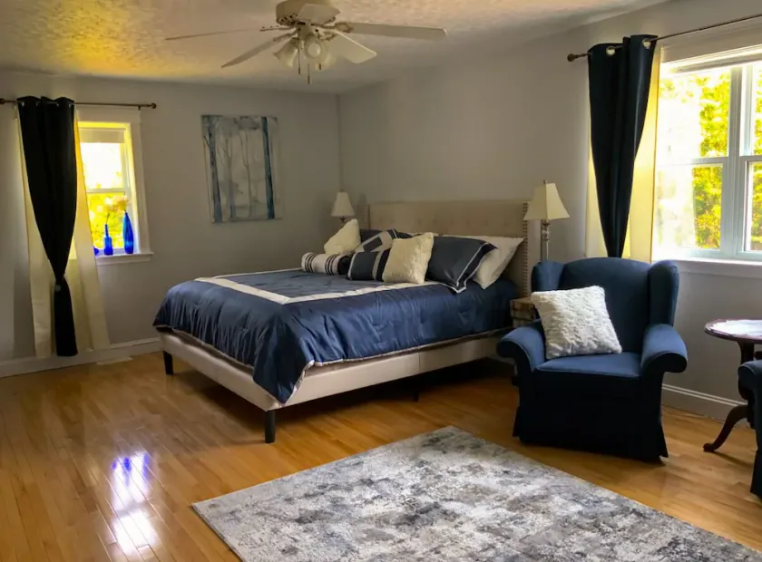 4 Star Forest & Lake PEI B&B: Lakeview Room, Prince Edward Island - Image 1