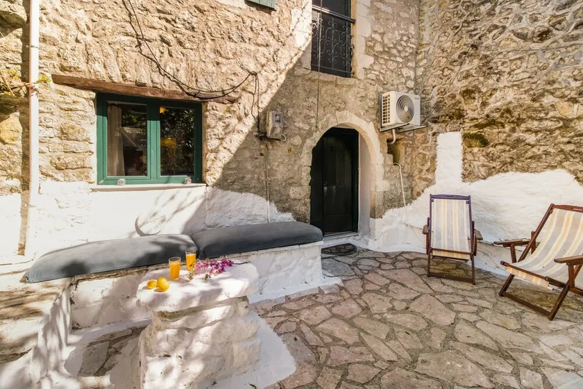Holiday Home \"Ellen T\" with Wi-Fi & A/C - Image 1