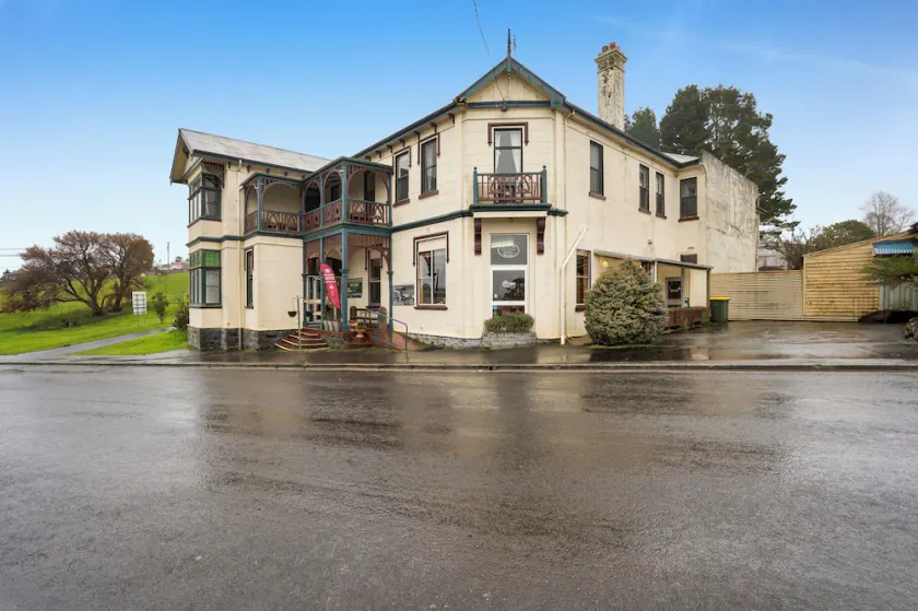 Bischoff Hotel - Image 1