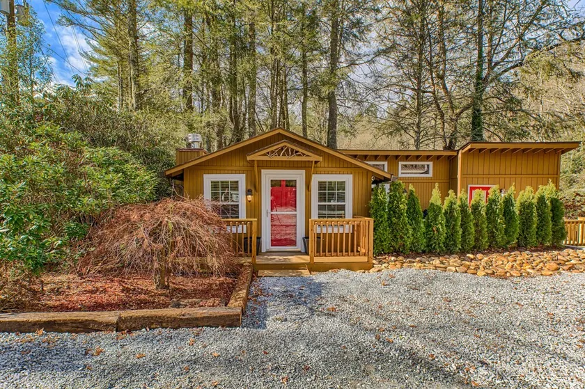Mirror Lake Red Door Guest House-On Mirror Lake und 1. 2 Meilen von der Main Street! - Image 1