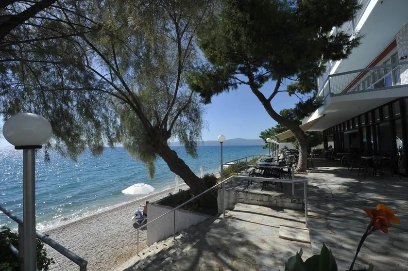 Siagas Beach Hotel - Image 1