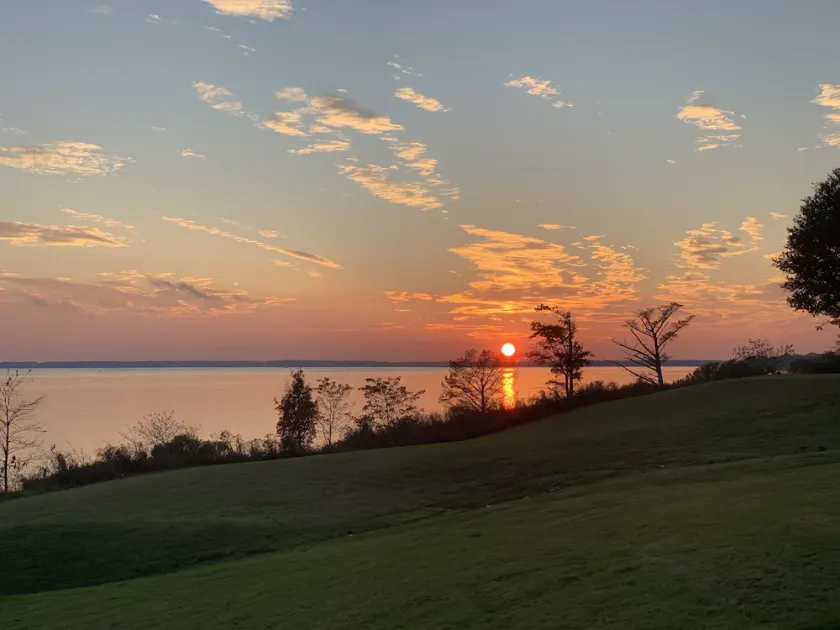Luxury Riverfront Condo w/ sunrise & sunset views - Image 1