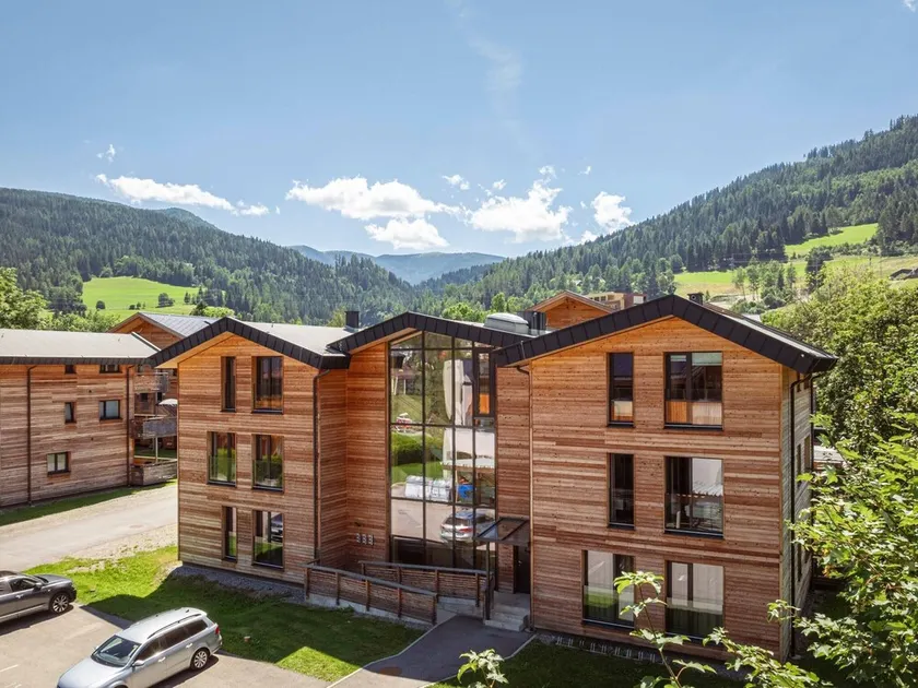 Modern apartment with two bathrooms, in nature - Image 1