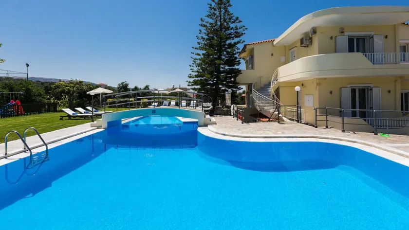 90m2 Pool, Pool, basket, playground, soccer, volley and more! - Image 1