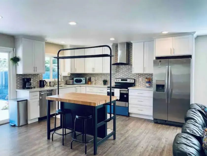 Remodeled 3BR Home, 4-Car Parking, Sleeps 10, Silicon Valley - Image 1