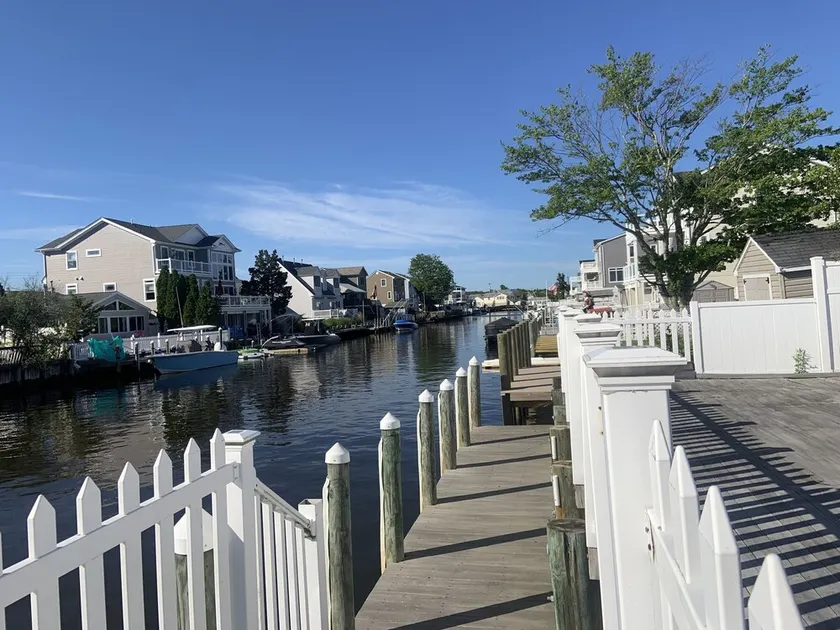 Spacious romantic house on the water & just minutes from Ship Bottom Beach 🏖 - Image 1