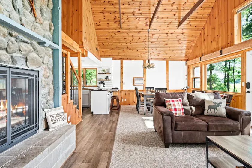 Secluded 4-season cabin w/private waterfront, epic game room & mins from trails - Image 1