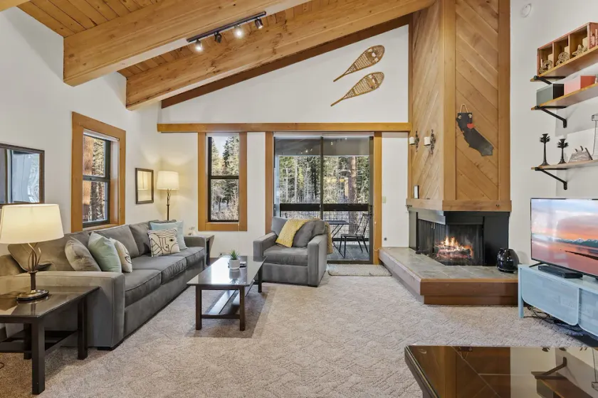Family Getaway | King Bed | Rec Center Access | Near Village, Trails & Lake - Image 1