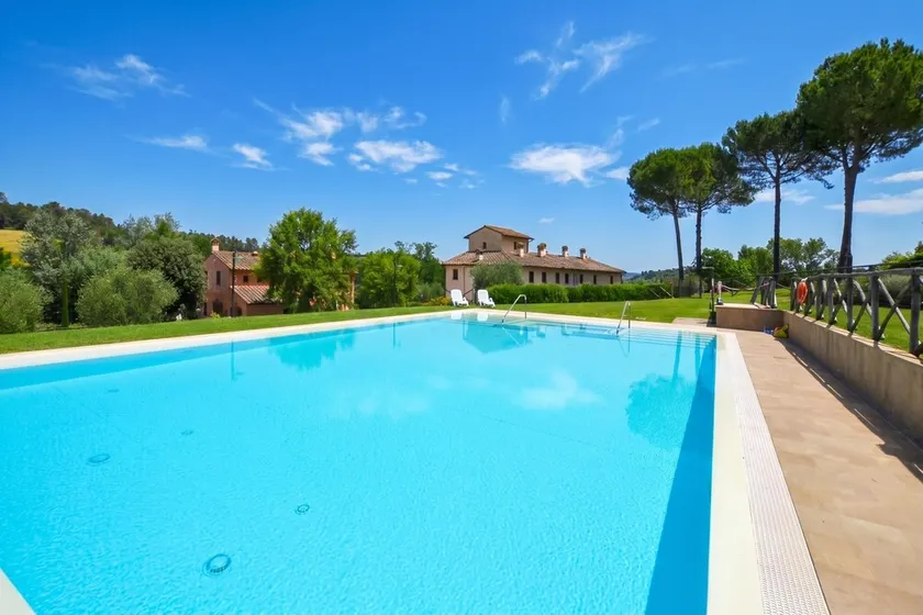 Francigena Apartments with Shared Pool and Private Garden - Image 1