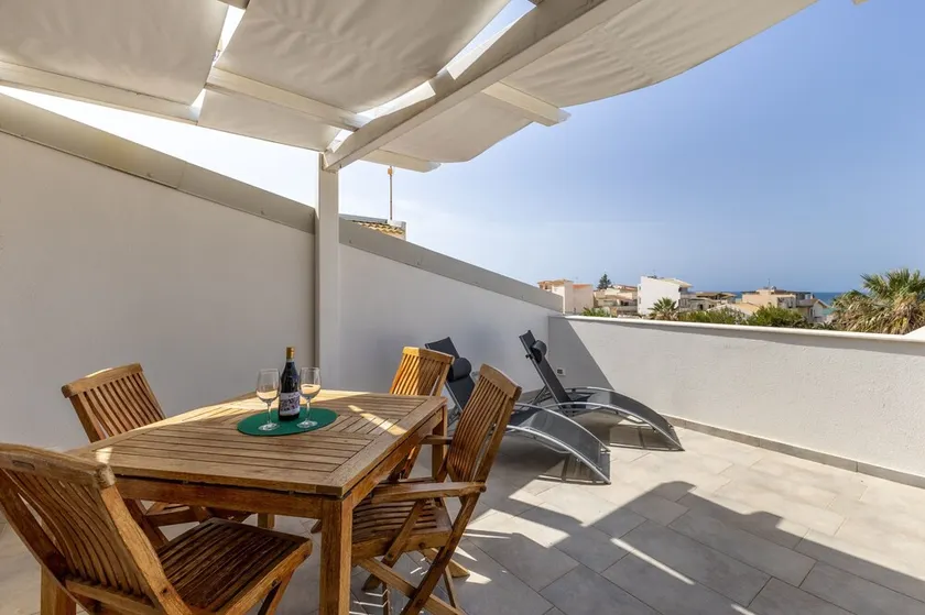 Apartamento 'Appartamento Sole' con vistas al mar, Wi-Fi y aire acondicionado - Image 1