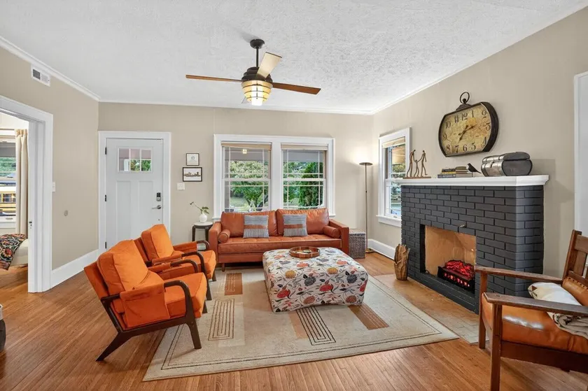 The Cherry St House|Dog Friendly |Sleeps 10 |Near MSU - Image 1