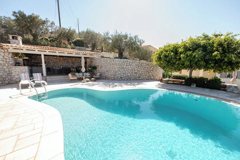 Luxury 4 Bedroom Villa With Private Pool and Panoramic Sea View - Image 1