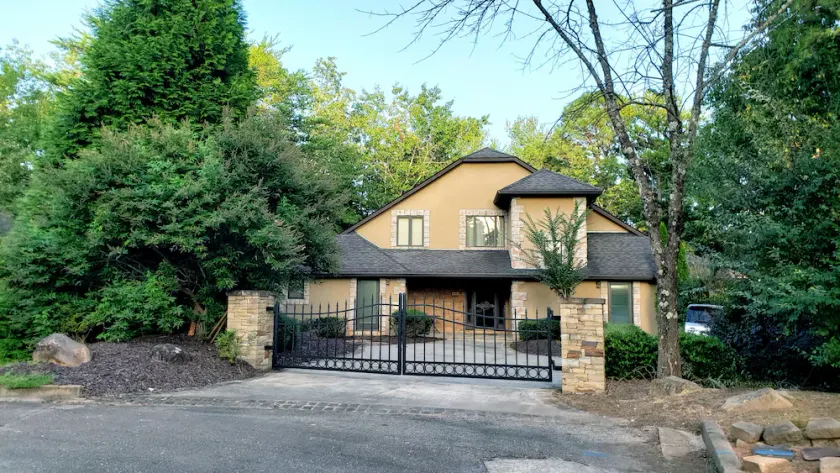 LL's house in the heart of Helen - Image 1