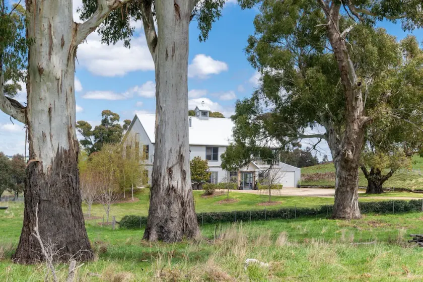 Chateau Wollemi, Essington, Oberon NSW - Image 1