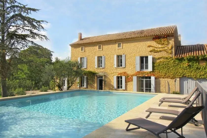 Recently renovated 19th century wine estate, at the foot of Mont Ventoux - Image 1