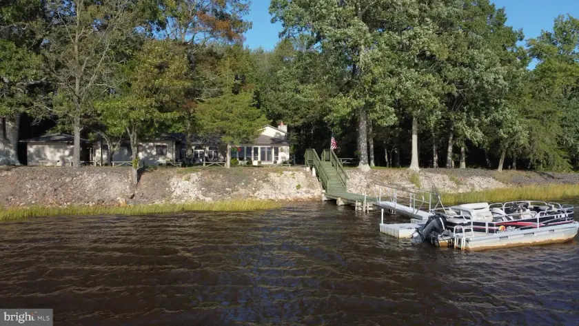 Gorgeous, Cozy Villa with breathtaking sunset views, river access and Hot Tub. - Image 1