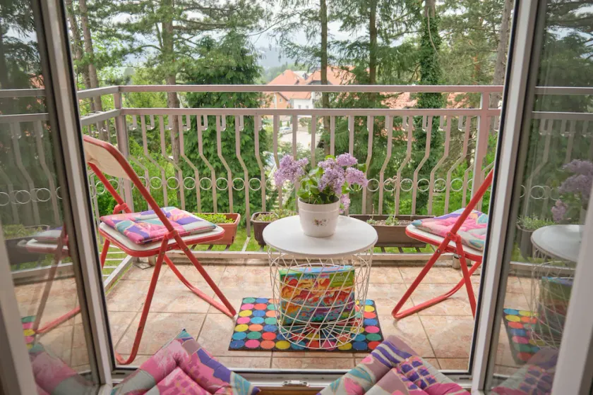 Pine Trees Apartment - Image 1