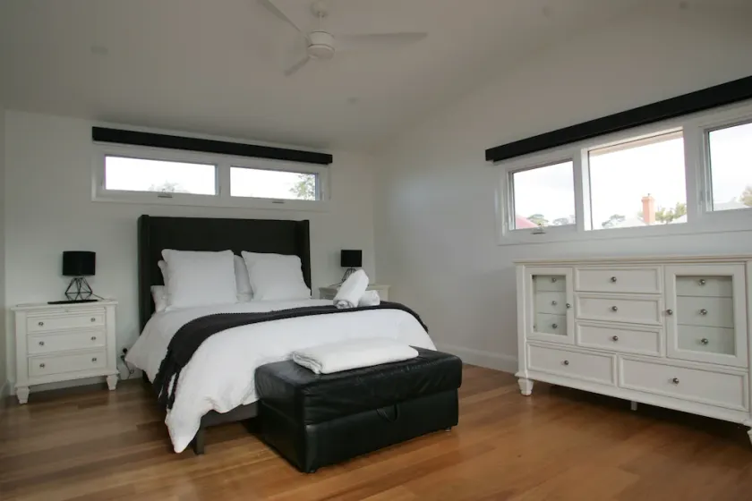 Luxury Studio Apartment on Gregory Street - Image 1