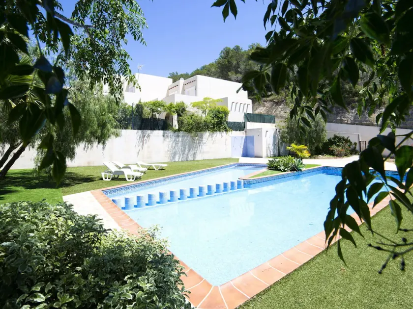 Belle maison de vacances pour 6 personnes avec WIFI, climatisation, piscine, TV et patio - Image 1