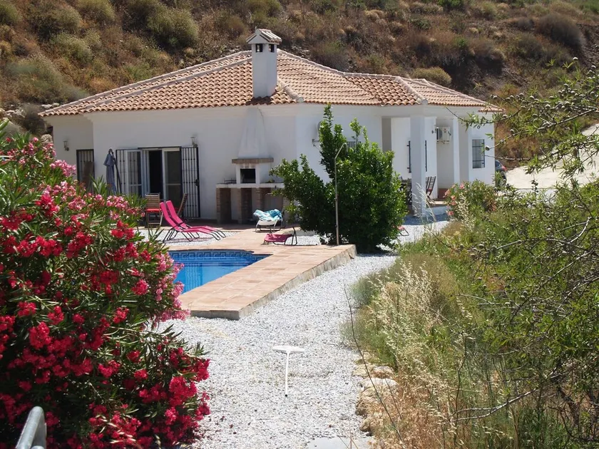 Villa Stay With Sea Views - Image 1