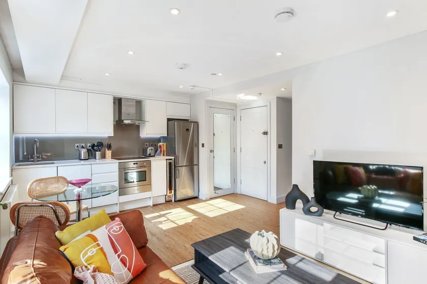 Cleveland Street by Aeria Apartments - Image 1