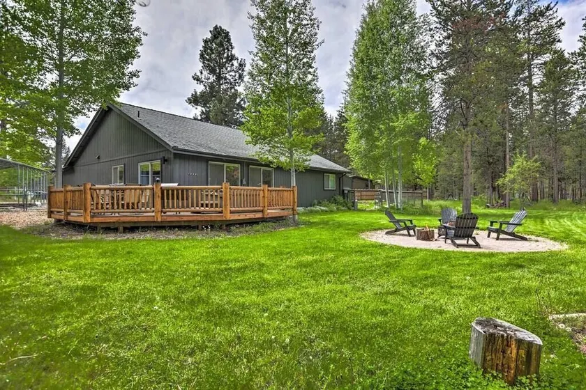 Bend Modern Cabin w/ Private Hot Tub . Fenced Yard, Game Room, Pet-Friendly - Image 1