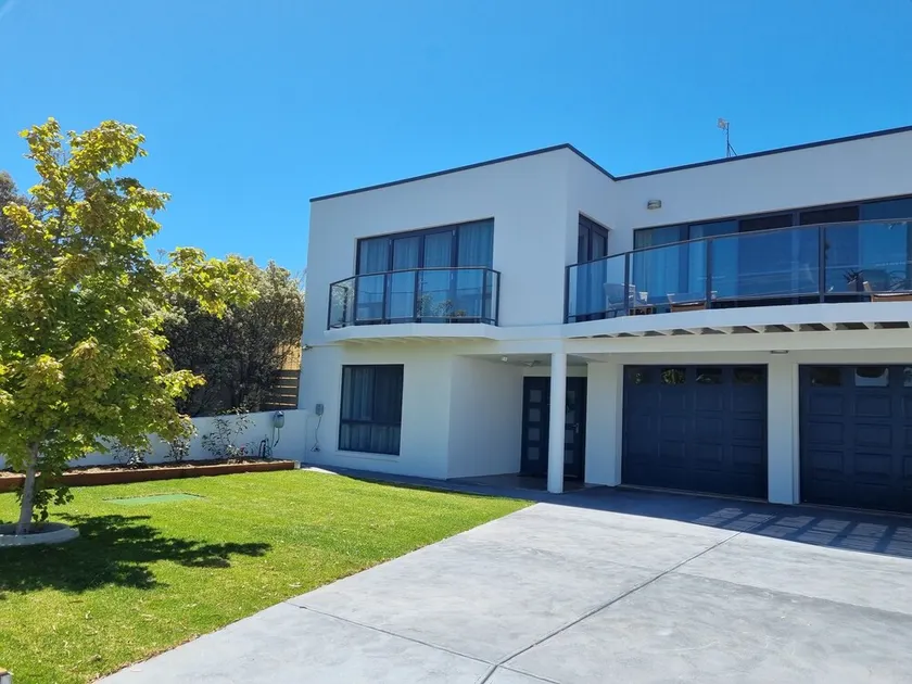 Rawson's Kingscote-Absolute Luxury, Wifi, Billiards, Games Room, Beach Towels - Image 1