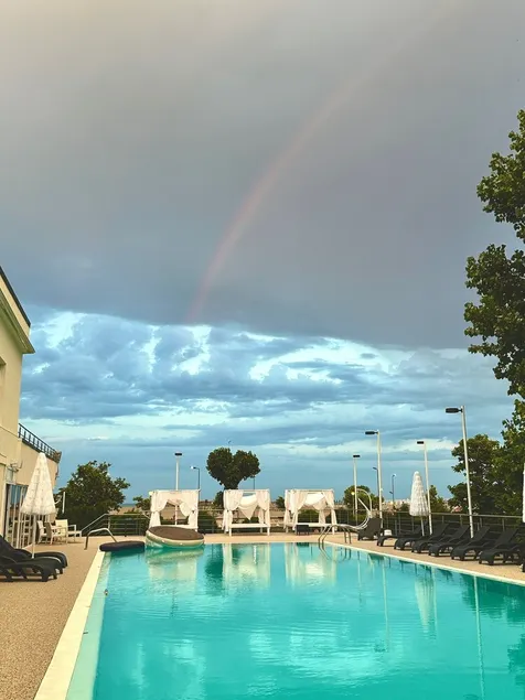 Hotel Queen Vera - Image 1